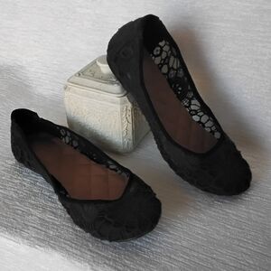 Mudd Woman's Size 7  Black Flats, Lace, Cushion Sole, Like New, No Box